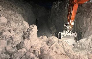 Elazığ'da karla mücadele sürüyor