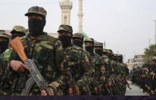 Suriye Fırat Nehri'nin batısındaki cephe hattına takviyeye devam ediyor