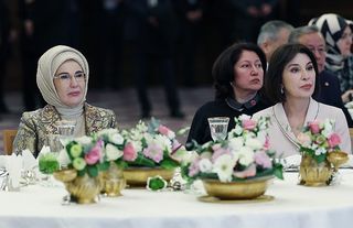 Emine Erdoğan Mirziyoyeva ile bir araya geldi
