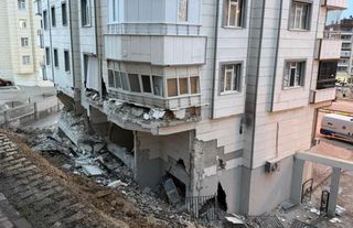 Şanlıurfa'da 5 katlı bina boşaltıldı