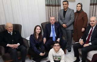 Erdoğan Osmaniye'de depremzede aileyi ziyaret etti