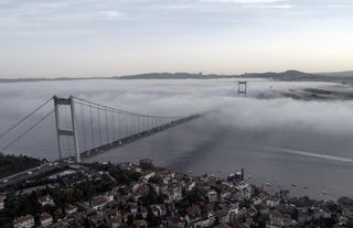 İstanbul Boğazı'nda gemi trafiği askıya alındı