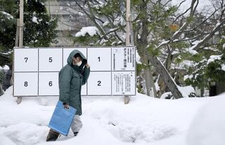 Japonya'da karla mücadele! Ölü sayısı 46'ya yükseldi