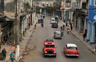 Küba'da yakıt krizi: Oteller kapanmaya başladı