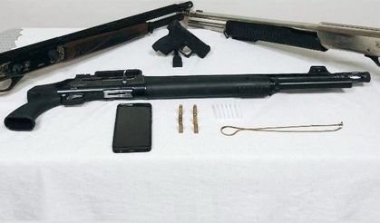 Mersin'de gasp iddiasıyla yakalanan 2 zanlıdan biri tutuklandı