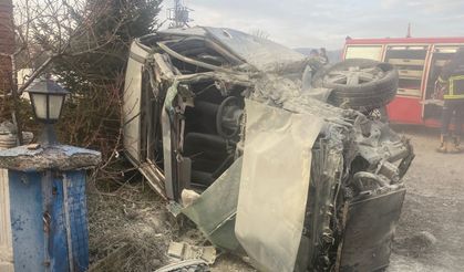 Tokat'ta bir fabrikanın bahçesine devrilen otomobildeki sürücü öldü