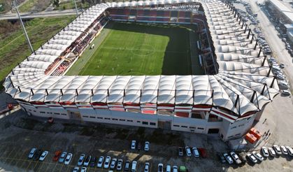 Turgutlu Şehir Stadı'nda ilk maç oynandı