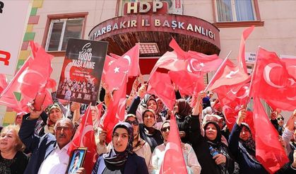 Muşlu aileler, DEM Parti önündeki "evlat nöbeti"ne devam ediyor