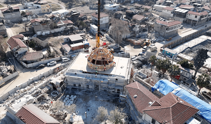 Başkan Altay: Hatay Habib-i Neccar Camii’nin yeniden imal edilen ahşap kubbesi yerine yerleştirildi