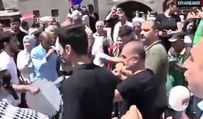 PKK'nın kararı sonrası Diyarbakır'da kutlama