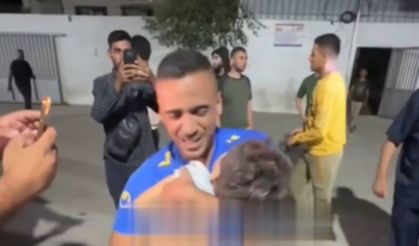 Gazzeli babanın feryadı yürekleri dağladı: Bedeni hala sıcak, ölmedi!