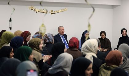 Erdoğan'dan kız öğrenci yurduna ziyaret