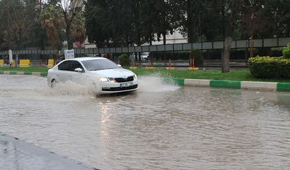 Bazı illerde sağanak etkili oldu
