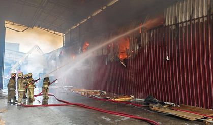 İzmir'de sanayi sitesinde yangın