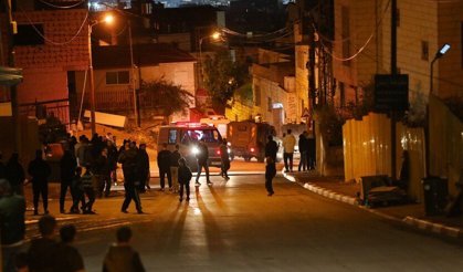 İsrailliler Filistin ambulansına saldırdı