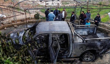 İşgalci İsrailliler, Batı Şeria'da Filistinlilere ait 2 aracı ateşe verdi