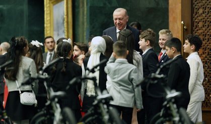 Başkan Erdoğan çocuklarla bir araya geldi