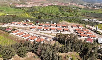 Hatay'da köy evleri teslim edildi