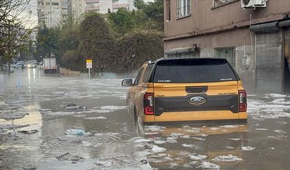Adana sağanak yağışa teslim
