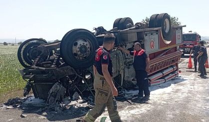 İzmir'de itfaiye aracı devrildi! 2 yaralı
