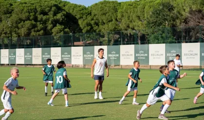 Arda Güler Antalya'da çocuklarla antrenman yaptı