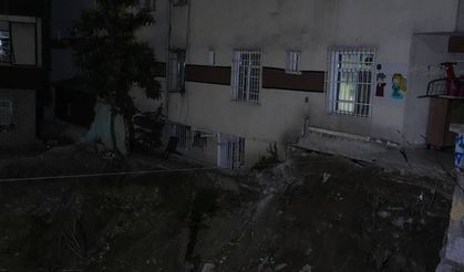 İstanbul'da inşaat çalışmasında zarar gören bina tahliye edildi