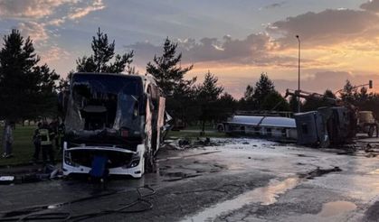 Kayseri'de otobüs tankerle çarpıştı