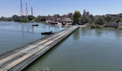 Fırat Nehri üzerine yüzer köprü kuruldu