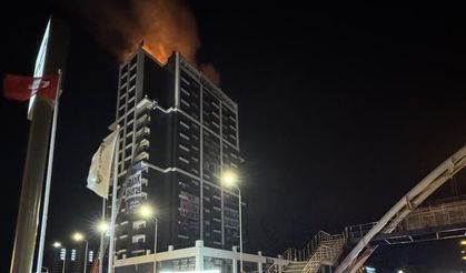 Ankara'da binada çatı yangını