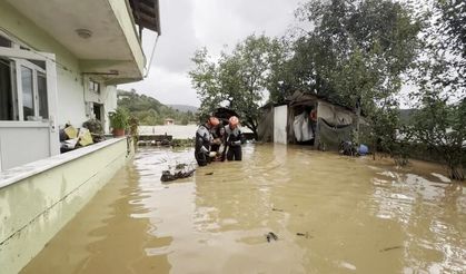 Sakarya'da sel felaketi! 4 kişi kurtarıldı
