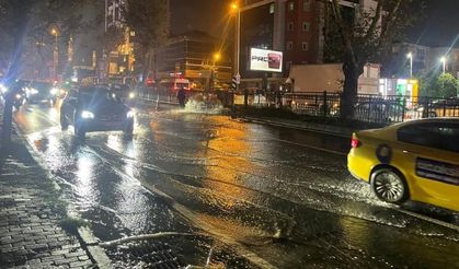 Beşiktaş'ta su borusu patladı