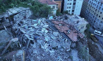Zonguldak'ta çöken binanın çevresindeki 7 bina tahliye edildi