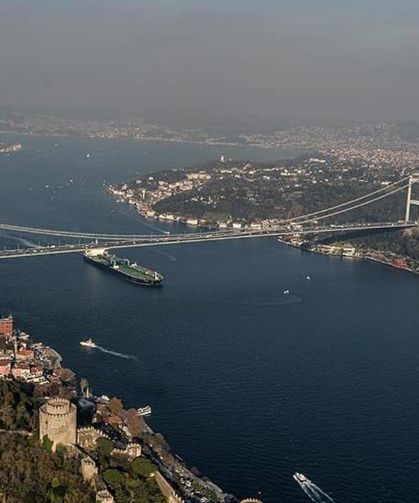 İstanbul Boğazı'nda gemi trafiği askıya alındı