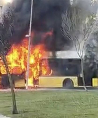 Başakşehir'de yanan İETT otobüsü küle döndü
