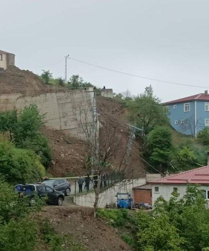 Samsun'da istinat duvarı çöktü