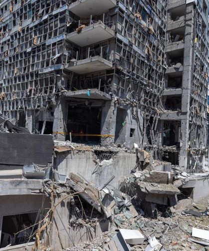 İran İsrail'de eski bakanın evini vurdu