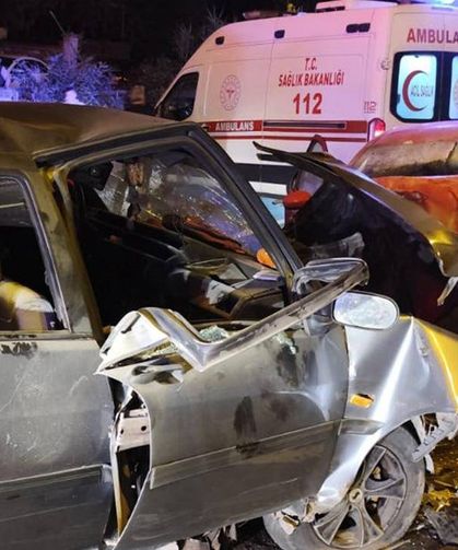 Samsun'da iki araç kafa kafaya çarpıştı: 8 yaralı