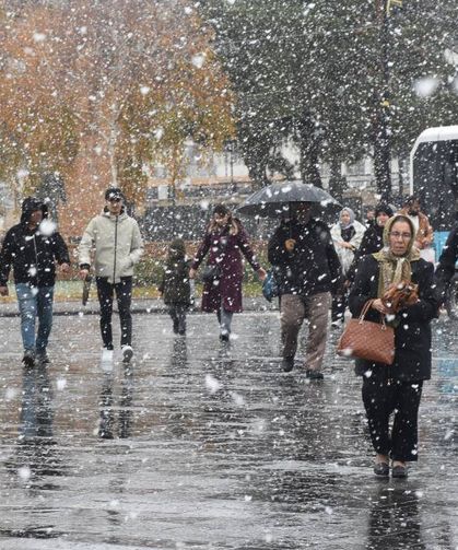 Sivas'ta kar yağışı etkili oldu