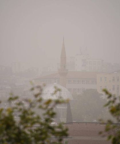Şanlıurfa'da toz taşınımı etkili oldu