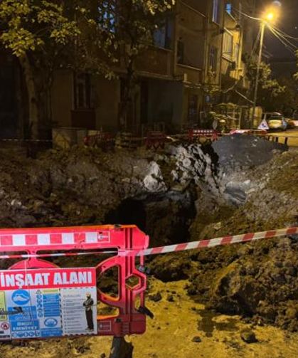 İstanbul'da yolda göçük!