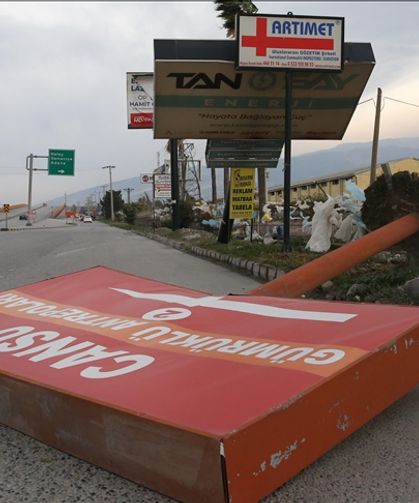 Hatay'da şiddetli fırtına! 3 kişi kurtarıldı