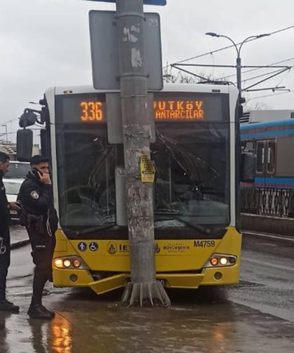 İETT otobüsü kayganlaşan yolda kaza yaptı