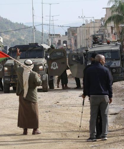 Hamas: İsrail Gazze'de insani yardım aracını vurdu