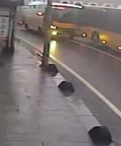 İETT otobüsleri kafa kafaya çarpıştı