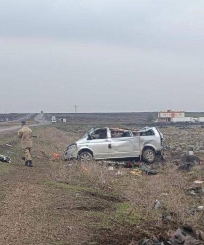 Şırnak'ta minibüs şarampole devrildi: 2 ölü, 6 yaralı