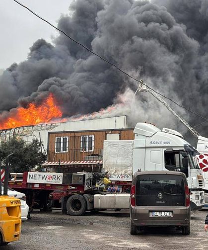 Ataşehir'de iş yeri yangını