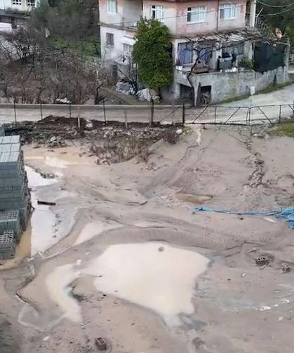 Hatay'da sağanak sele dönüştü