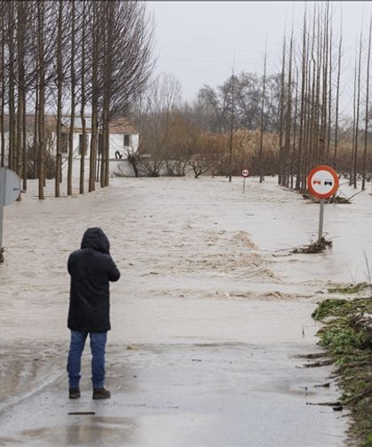 İspanya şiddetli yağışa teslim