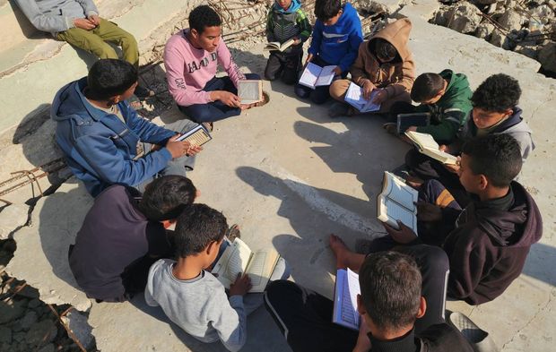 Gazze’de Ramazan enkazda Kur’an