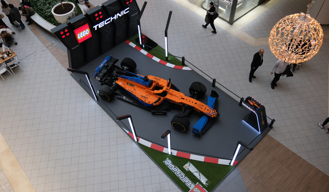 Gerçek boyutlu LEGO® Technic™ McLaren Formula 1™ Yarış Arabası Akasya'da!